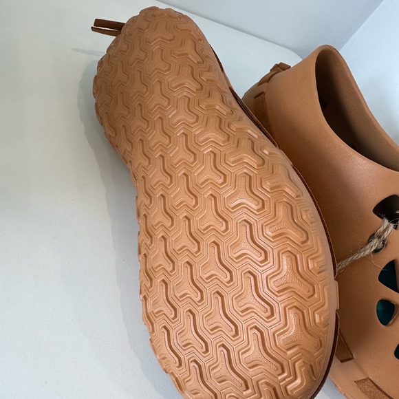 FCTRY Lab man mocks rubber shoes - Picture 8 of 8